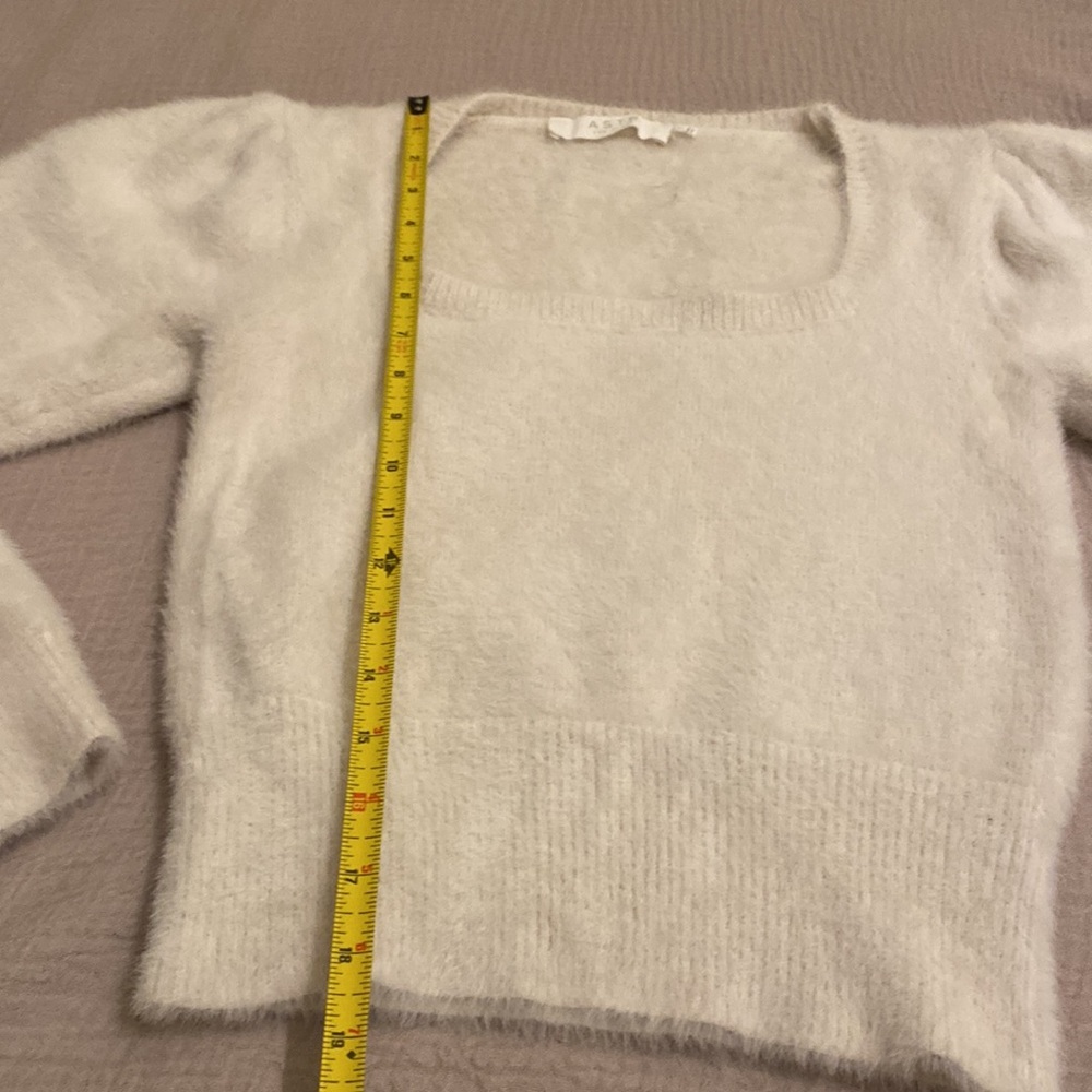 Astr Soft Cream Crew Neck Sweater. Size S - Picture 4 of 6